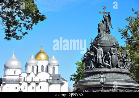 La cathédrale de Sofia et le monument du millénaire de la Russie à Krasnodar Banque D'Images