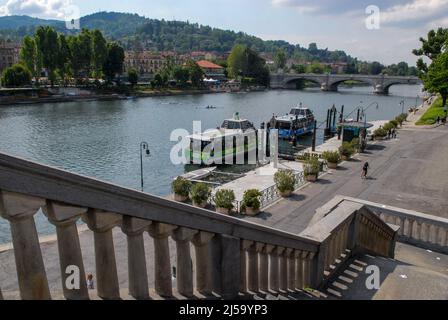 Turin, Italie 11/05/2008: Étape d'atterrissage sur le fleuve po. © Andrea Sabbadini Banque D'Images