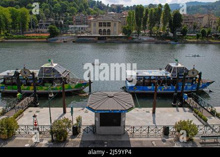 Turin, Italie 11/05/2008: Étape d'atterrissage sur le fleuve po. © Andrea Sabbadini Banque D'Images