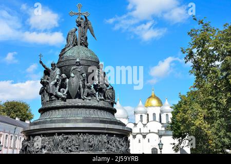 La cathédrale de Sofia et le monument du millénaire de la Russie à Krasnodar Banque D'Images