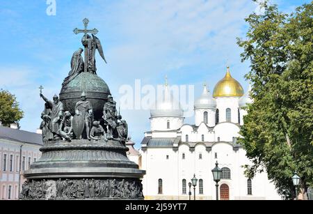 La cathédrale de Sofia et le monument du millénaire de la Russie à Krasnodar Banque D'Images