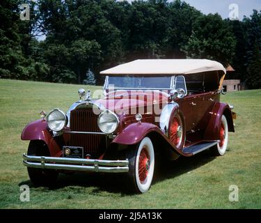 1980S 1930 PACKARD TOILE CAPOTE DE TOURISME VOITURE MARRON PEINTURE PNEUS WHITEWALL - KM7977 RSS001 HARS VÉHICULES ÉLÉGANTS EXTRAVAGANCE BON ÉTAT SOMPTUEUX SOMPTUEUX LUXE ENTRETENU PACKARD RESTAURÉ SYMBOLE DE STATUT DE ROUE DE SECOURS PNEUS BLANC BORDEAUX TOURISME À L'ANCIENNE Banque D'Images