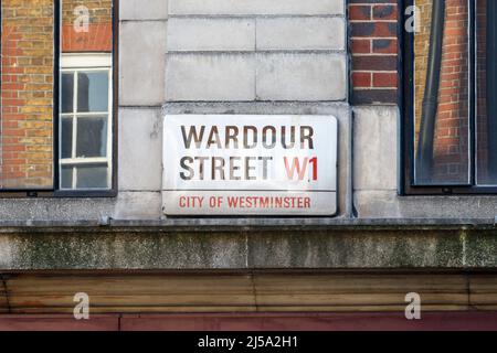 Street Sign in Wardour Street in Soho, autrefois le centre de l'industrie du film britannique et de la scène musicale populaire, Londres, Royaume-Uni Banque D'Images