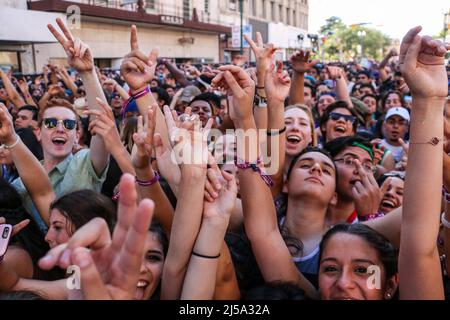 Fans au festival de musique Neon Desert à El Paso, Texas. Banque D'Images