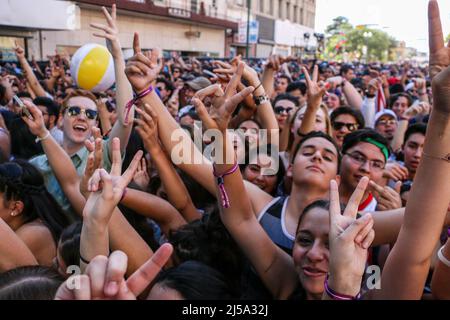 Fans au festival de musique Neon Desert à El Paso, Texas. Banque D'Images