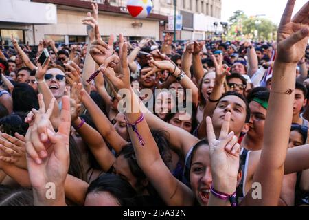 Fans au festival de musique Neon Desert à El Paso, Texas. Banque D'Images