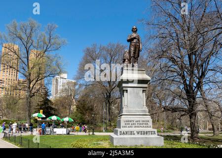 La sculpture en bronze de plus grande taille que nature de Daniel Webster est située à Central Park, New York City, USA 2022 Banque D'Images