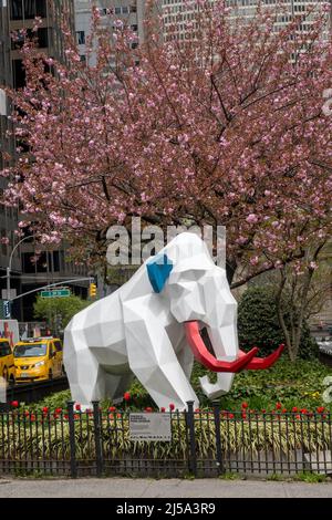 L'installation d'Idriss B de créatures animales fantasques est exposée à Murray Hill jusqu'en février 2023, à New York, aux États-Unis Banque D'Images