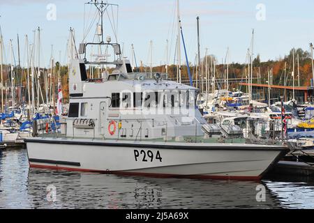 AJAXNETPHOTO. 10TH NOVEMBRE 2021. PORT DE TYNE, ANGLETERRE. NAVIRE D'ENTRAÎNEMENT - P2000 BATEAU DE PATROUILLE HMS TRUMPETER AMARRÉ À MARINA - NOM MASQUÉ. PHOTO:TONY HOLLAND/AJAX REF:DTH211011 9484 Banque D'Images