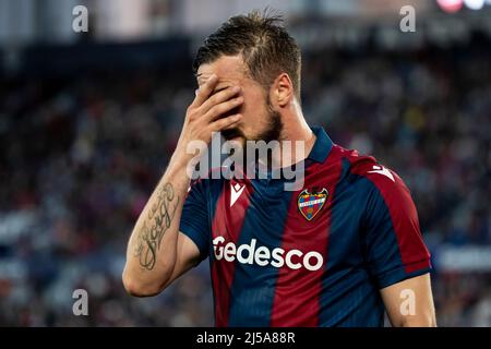 Valence, Espagne, 21 avril 2022. L'avant de Levante Jorge Miramon pendant le match de la Liga entre Levante ud vs Sevilla FC photo par Jose Miguel Fernandez /Alamy Live News ) Banque D'Images