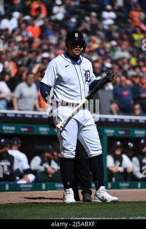 Detroit, États-Unis. 21st avril 2022. DETROIT, MI - 21 AVRIL : Detroit Tigers 1B Miguel Cabrera (24) réagit à se faire marcher intentionnellement dans le huitième repas pendant le match entre New York Yankees et Detroit Tigers le 21 avril 2022 au parc Comerica à Detroit, MI (photo par Allan Dranberg/CSM) Credit: CAL Sport Media/Alay Live News Banque D'Images