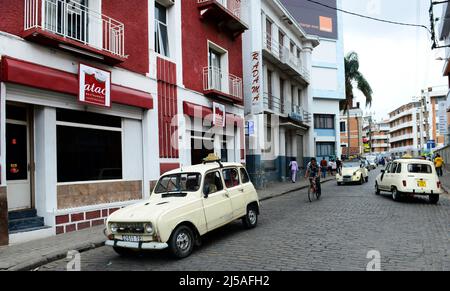 Un taxi Renault 4 à Antananarivo, Madagascar. Banque D'Images