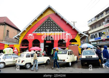 Un taxi Renault 4 à Antananarivo, Madagascar. Banque D'Images