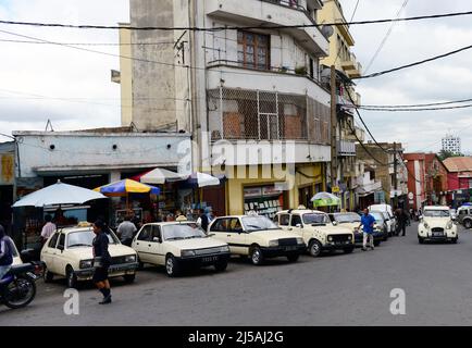 Taxis malgaches dans le centre d'Antananarivo, Madagascar. Banque D'Images