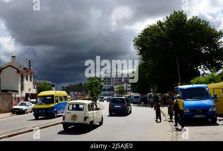 Ciel orageux au-dessus d'Antananarivo, Madagascar. Banque D'Images