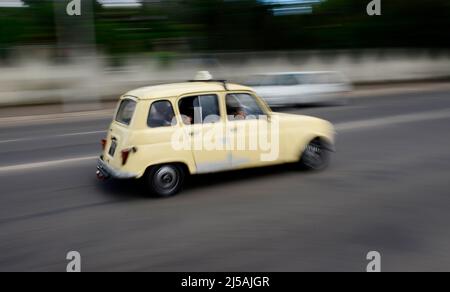 Un taxi Renault 4 à Antananarivo, Madagascar. Banque D'Images