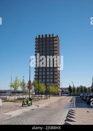 Anvers, Belgique, 17 avril 2022, immeuble d'appartements à Kattendijkdok, au nord d'Anvers Banque D'Images