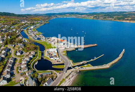 Vue aérienne d'Ardrishaig au début du canal de Crinan sur le Loch Gilp à Argyll et Bute, Écosse, Royaume-Uni Banque D'Images