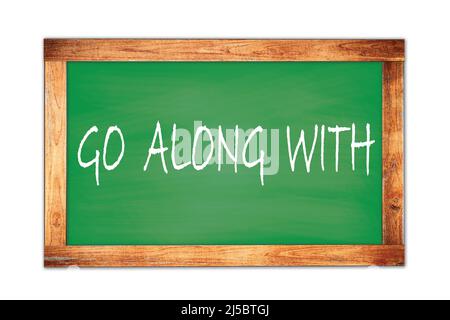 ALLEZ AVEC le texte écrit sur le tableau noir de l'école de cadre en bois vert. Banque D'Images