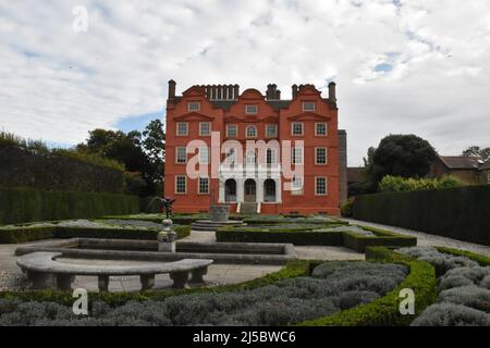 Vue arrière de Dutch House, l'une des rares parties restantes du complexe Kew Palace, Kew Gardens, Londres, Angleterre. Banque D'Images