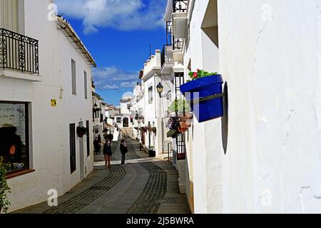 Mijas a blanchi les rues autour de la Calle del Pila Malaga Espagne dans le calme tôt le matin Banque D'Images