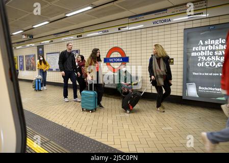 Londres, Angleterre, Royaume-Uni. Station de métro Victoria Banque D'Images