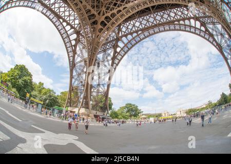 Tour Eiffel à Paris, France, objectif fisheye, attraction touristique, Paris sur le 04.08.2017 Banque D'Images