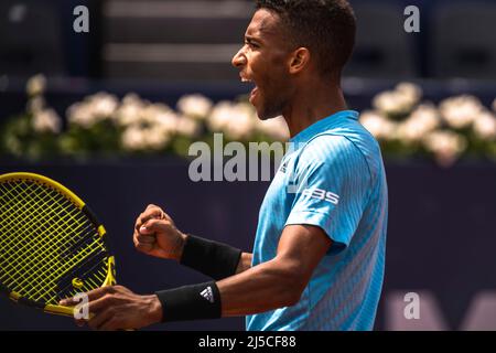 Barcelone, Espagne. 22nd avril 2022. Barcelone, . 22 avril, 2022: FELIX AUGER-ALIASSIME (CAN) célèbre sa victoire contre Frances Tiafoe (USA) au jour 5 du 'Barcelona Open Banc Sabadell' 2022 Credit: Matthias Oesterle/Alay Live News Banque D'Images