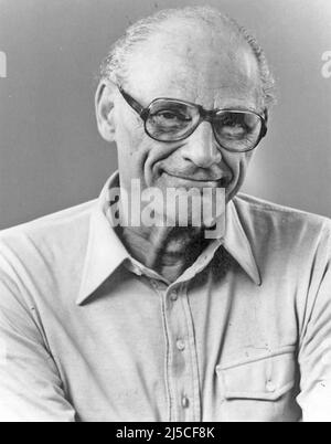 ARTHUR MILLER (1915-2005) dramaturge et scénariste américain en 1999. Photo Département d'Etat américain Banque D'Images