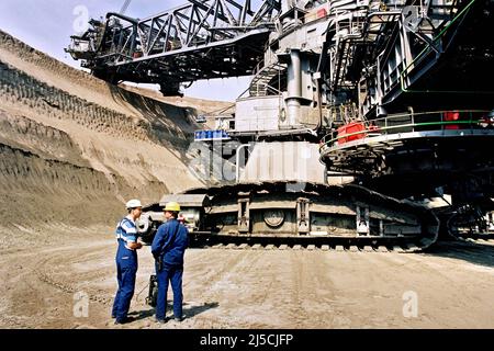 Garzweiler, 23 mai 1995 - Pelle de lignite Rheinbraun dans la mine de lignite à ciel ouvert Garzweiler. La mine à ciel ouvert Garzweiler est une mine à ciel ouvert de lignite exploitée par RWE Power, jusqu'en 2003 par RWE Rheinbraun AG, dans la région minière de lignite de Rhenish. [traduction automatique] Banque D'Images