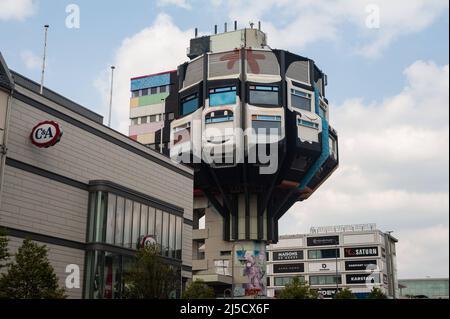 11 juin 2019, Berlin, Allemagne, Europe - le fameux Bierpinsel situé dans la Schlossstrasse, dans le quartier berlinois de Steglitz, avec son ancien restaurant tour, est un bâtiment de 47 mètres de haut à l'architecture pop futuriste 1970s conçu par le duo d'architectes berlinois Schueler-Witte. [traduction automatique] Banque D'Images