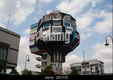 11 juin 2019, Berlin, Allemagne, Europe - le fameux Bierpinsel situé dans la Schlossstrasse, dans le quartier berlinois de Steglitz, avec son ancien restaurant tour, est un bâtiment de 47 mètres de haut à l'architecture pop futuriste 1970s conçu par le duo d'architectes berlinois Schueler-Witte. [traduction automatique] Banque D'Images