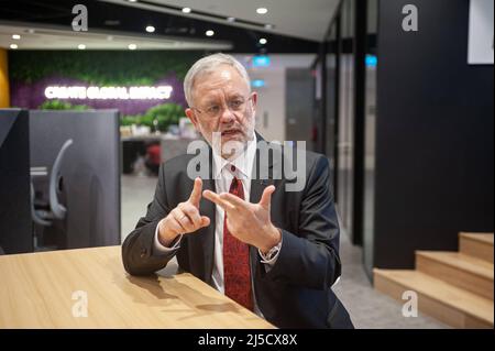 09 décembre 2019, Singapour, République de Singapour, Asie - Portrait de Peter Meinshusen, président régional d'Evonik Asie-Pacifique Sud de la société chimique allemande Evonik Industries AG, lors d'une interview pour WirtschaftsWoche au Centre de recherche Evonik Asie à Biopolis, site de recherche internationale et pionnière à Singapour. [traduction automatique] Banque D'Images