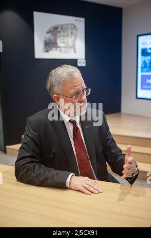 09 décembre 2019, Singapour, République de Singapour, Asie - Portrait de Peter Meinshusen, président régional d'Evonik Asie-Pacifique Sud de la société chimique allemande Evonik Industries AG, lors d'une interview pour WirtschaftsWoche au Centre de recherche Evonik Asie à Biopolis, site de recherche internationale et pionnière à Singapour. [traduction automatique] Banque D'Images