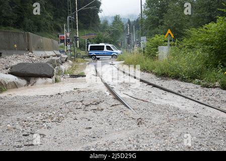 Hauts niveaux d'eau et inondations après les tempêtes dans la région de Berchtesgadener en haute-Bavière - 18 juillet 2021. Ici une connexion ferroviaire interrompue. Photo: Sebastian Beck [traduction automatique] Banque D'Images