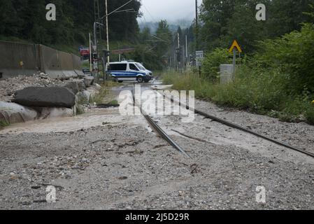 Hauts niveaux d'eau et inondations après les tempêtes dans la région de Berchtesgadener en haute-Bavière - 18 juillet 2021. Ici une connexion ferroviaire interrompue. Photo: Sebastian Beck [traduction automatique] Banque D'Images