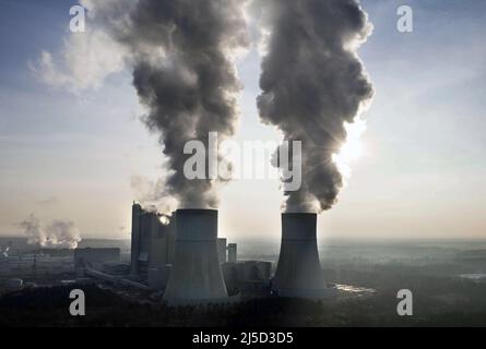 Schwarze Pumpe, 11.11.2021 - vue aérienne de la centrale au lignite de Schwarze Pumpe de LEAG Lauritz Energie Kraftwerke AG. L'élimination progressive de la production d'énergie au charbon doit avoir lieu d'ici 2038. [traduction automatique] Banque D'Images