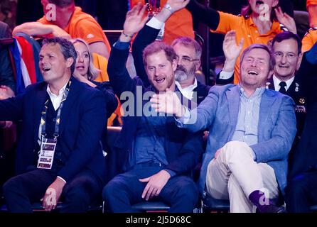 La Haye, pays-Bas. 22nd avril 2022. 2022-04-22 14:48:38 LA HAYE - le duc de Sussex, le prince Harry et le roi Willem-Alexander lors de la finale de basketball en fauteuil roulant le dernier jour des Jeux Invictus. ANP SEM VAN DER WAL pays-bas Out - belgique Out crédit: ANP/Alay Live News Banque D'Images