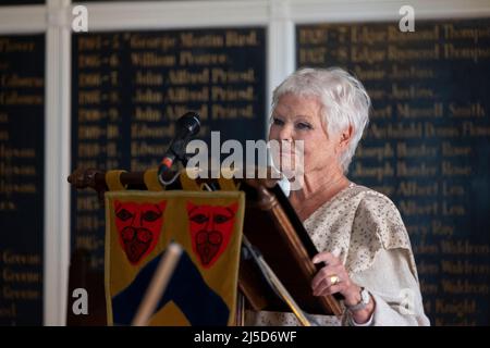 USAGE ÉDITORIAL SEULEMENT Dame Judi Dench visite Stratford-upon-Avon, maison de la Royal Shakespeare Company, pour recevoir l'honneur de 'Freemen' de la ville. Date de la photo: Vendredi 22 avril 2022. Banque D'Images