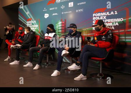 Imola, Italie. 22nd avril 2022. #16 Charles Leclerc (MCO, Scuderia Ferrari), #63 George Russell (GBR, Mercedes-AMG Petronas F1 Team), #77 Valtteri Bottas (fin, Alfa Romeo F1 Team ORLEN), #1 Max Verstappen (NLD, Oracle Red Bull Racing), #55 Carlos Sainz (ESP, Scuderia), Ferrari F1 Grand Prix d'Émilie-Romagne à Autodromo Enzo e Dino Ferrari le 22 avril 2022 à Imola, Italie. (Photo par Carl Bingham/LAT/Motorsport Images/DPPI via HIGH TWO) Credit: dpa/Alay Live News Banque D'Images