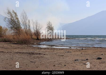 Le niveau d'eau du lac de Côme est bas Banque D'Images