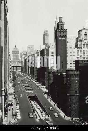 Park Avenue à East 33rd Street, en direction du nord jusqu'à Grand Central terminal et Helmsley Building, New York City, New York, États-Unis, Angelo Rizzuto, Collection Anthony Angel, septembre 1958 Banque D'Images