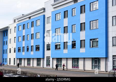 Waterside Apartments et Gloucestershire College à Gloucester Quay, Gloucestershire, Angleterre, Royaume-Uni Banque D'Images