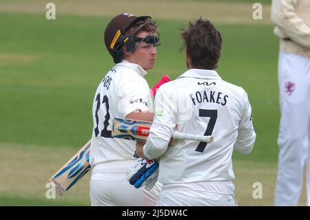 22 avril 2022. Londres, Royaume-Uni. Le pape Ollie et Ben Foakes de Surrey battent alors que Surrey s'en prend à Somerset dans le championnat du comté de Kia Oval, deuxième jour. David Rowe/Alay Live News Banque D'Images