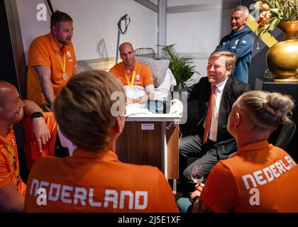 La Haye, pays-Bas. 22nd avril 2022. 2022-04-22 20:02:30 LA HAYE - le roi Willem-Alexander rencontre l'équipe néerlandaise d'Invictus le dernier jour des Jeux d'Invictus. ANP SEM VAN DER WAL pays-bas Out - belgique Out crédit: ANP/Alay Live News Banque D'Images
