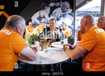 La Haye, pays-Bas. 22nd avril 2022. 2022-04-22 19:29:22 LA HAYE - le roi Willem-Alexander rencontre l'équipe néerlandaise d'Invictus le dernier jour des Jeux d'Invictus. ANP SEM VAN DER WAL pays-bas Out - belgique Out crédit: ANP/Alay Live News Banque D'Images