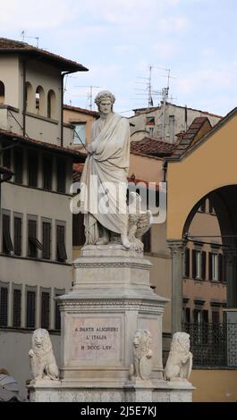 Florence, FI, Italie - 21 août 2015 : statue du CÉLÈBRE poète italien DANTE ALIGHIERI Banque D'Images
