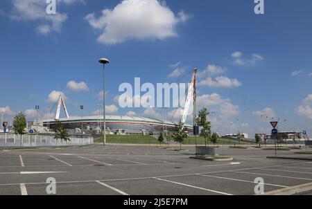 Turin, TO, Italie - 26 août 2015: Stade moderne appelé Juventus Stadio et le parking Banque D'Images