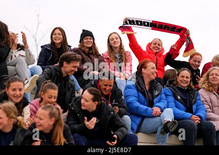 Rotterdam, pays-Bas. 22nd avril 2022. Rotterdam - fans lors du match entre Feyenoord V1 et PEC Zwolle v1 à Nieuw Varkenoord le 22 avril 2022 à Rotterdam, pays-Bas. (Box to Box Pictures/Yannick Verhoeven) Credit: Box to Box Pictures/Alamy Live News Banque D'Images