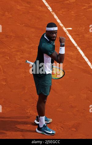 Barcelone, Espagne. 22nd avril 2022. Frances Tiafoe en action pendant le cinquième jour de l'Open de Barcelone Banc Sabadell au Real Club de Tenis Barcelone à Barcelone, Espagne. Crédit: Christian Bertrand/Alay Live News Banque D'Images